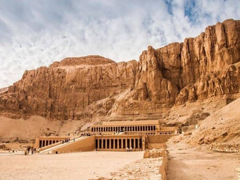 PRIVATE FULL DAY TO DISCOVER THE WEST BANK IN LUXOR