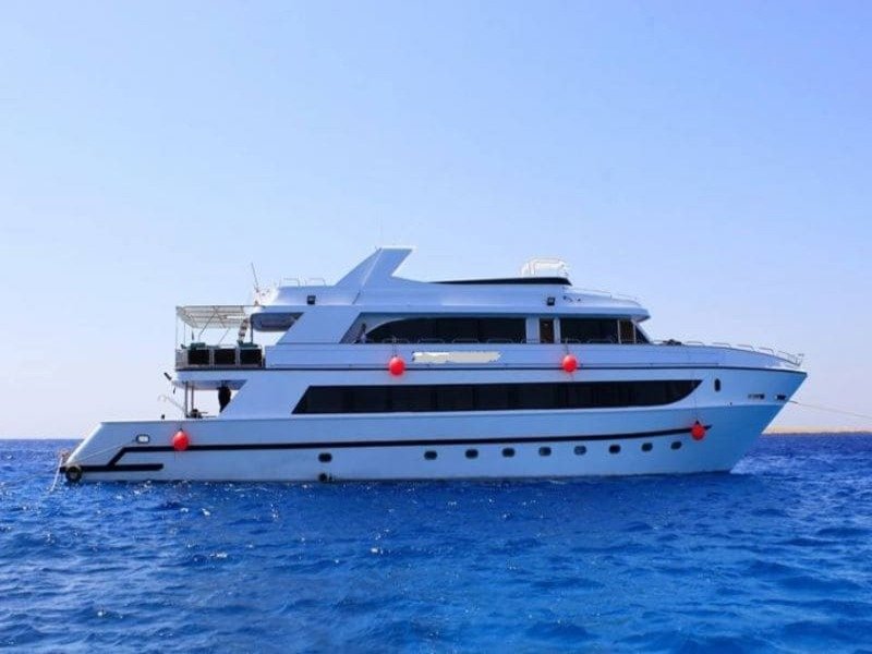DAY TOUR ON YACHT INCLUDED 2 DIVE WITH LUNCH AT HURGHADA